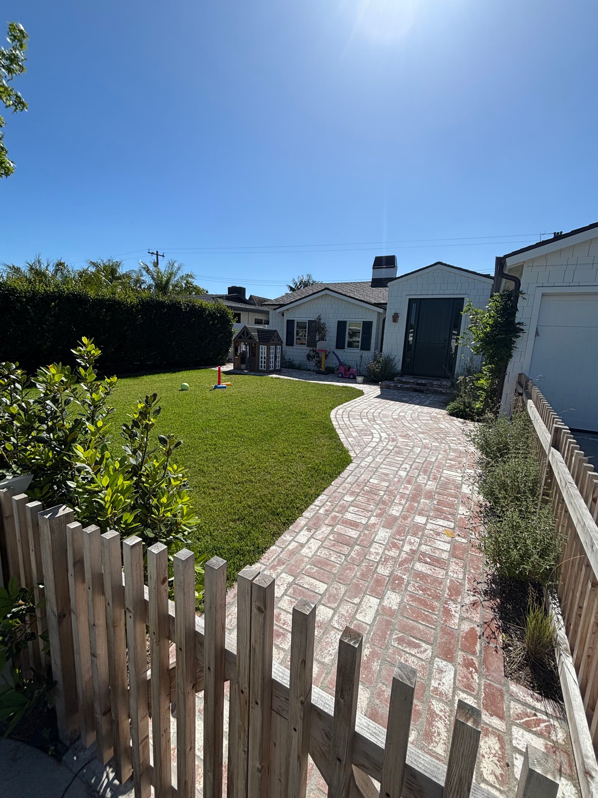 Costa Mesa Dirt Lot Gets a Full Outdoor Makeover image