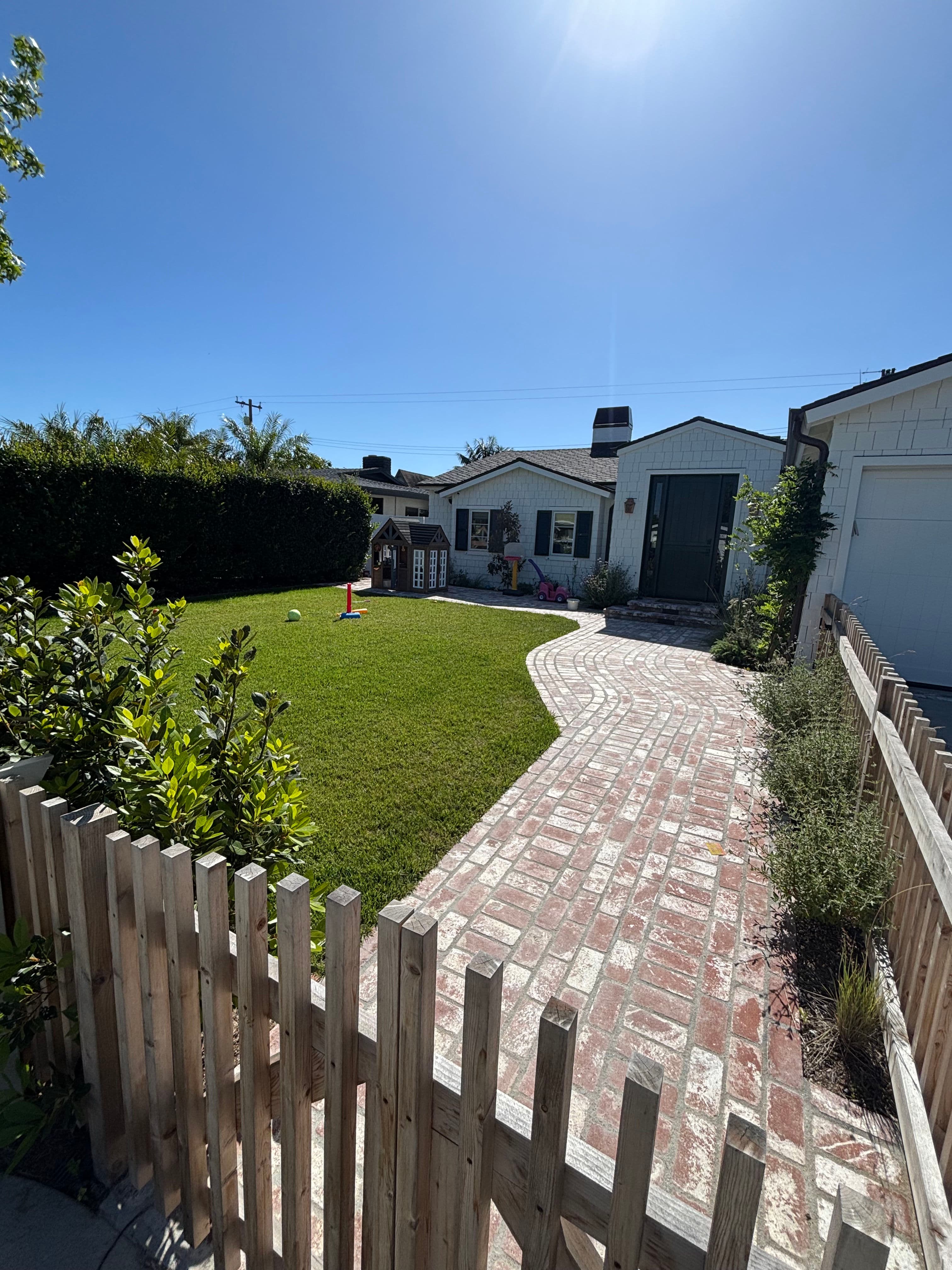 Project Costa Mesa Dirt Lot Gets a Full Outdoor Makeover image